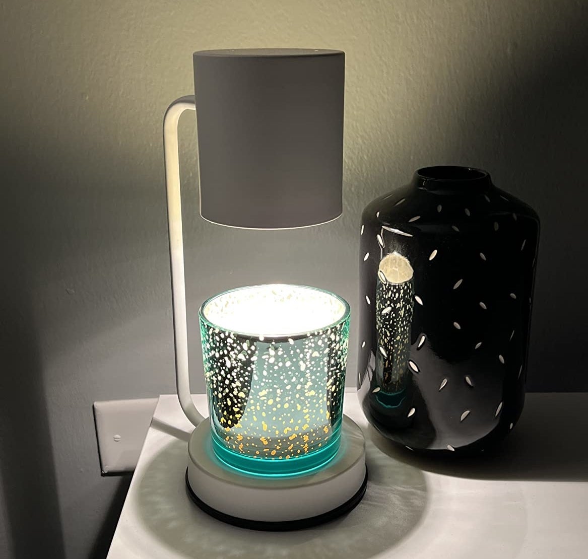 a reviewer's candle warmer on their bedside