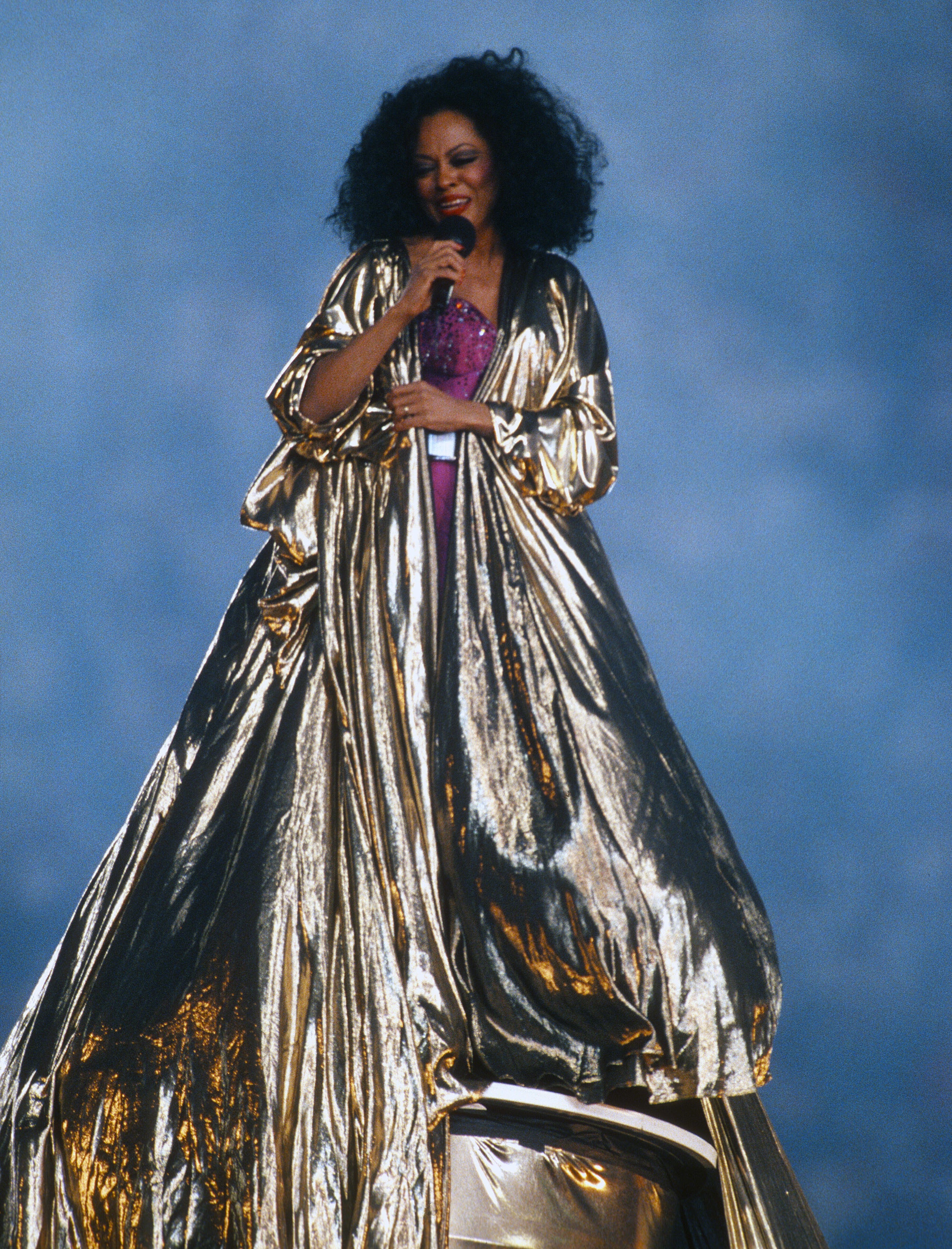 Diana Ross preforms during haft time of Super Bowl XXX between the Dallas Cowboys and Pittsburgh Steelers on January 28, 1996