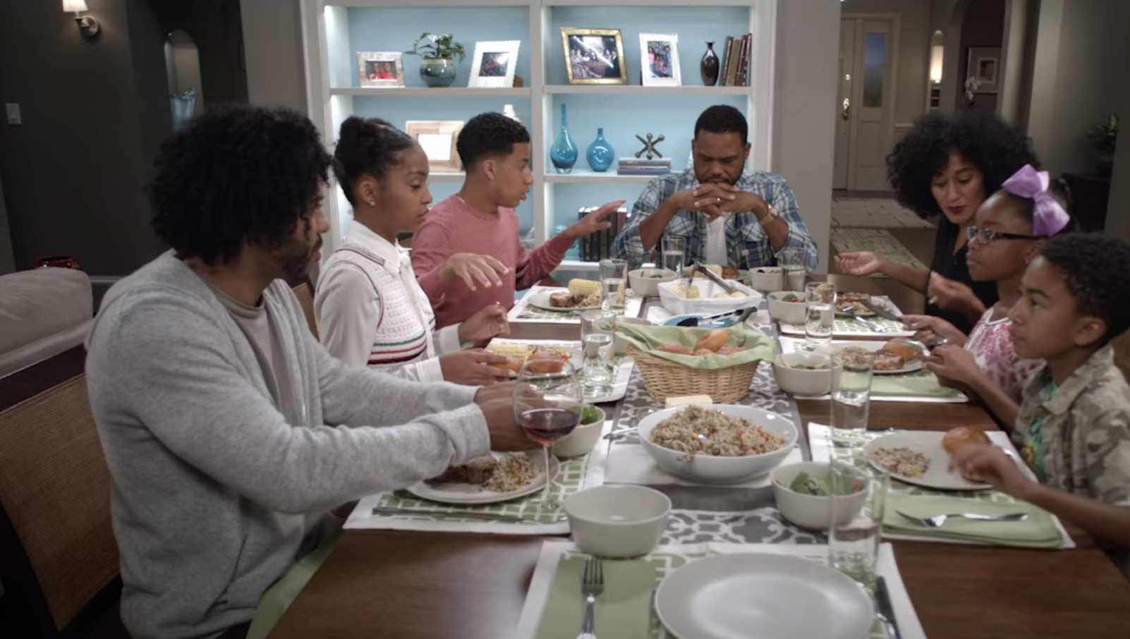 family from Black-ish having dinner together at home