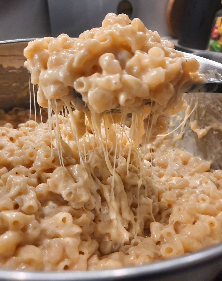 A pot of mac &#x27;n&#x27; cheese