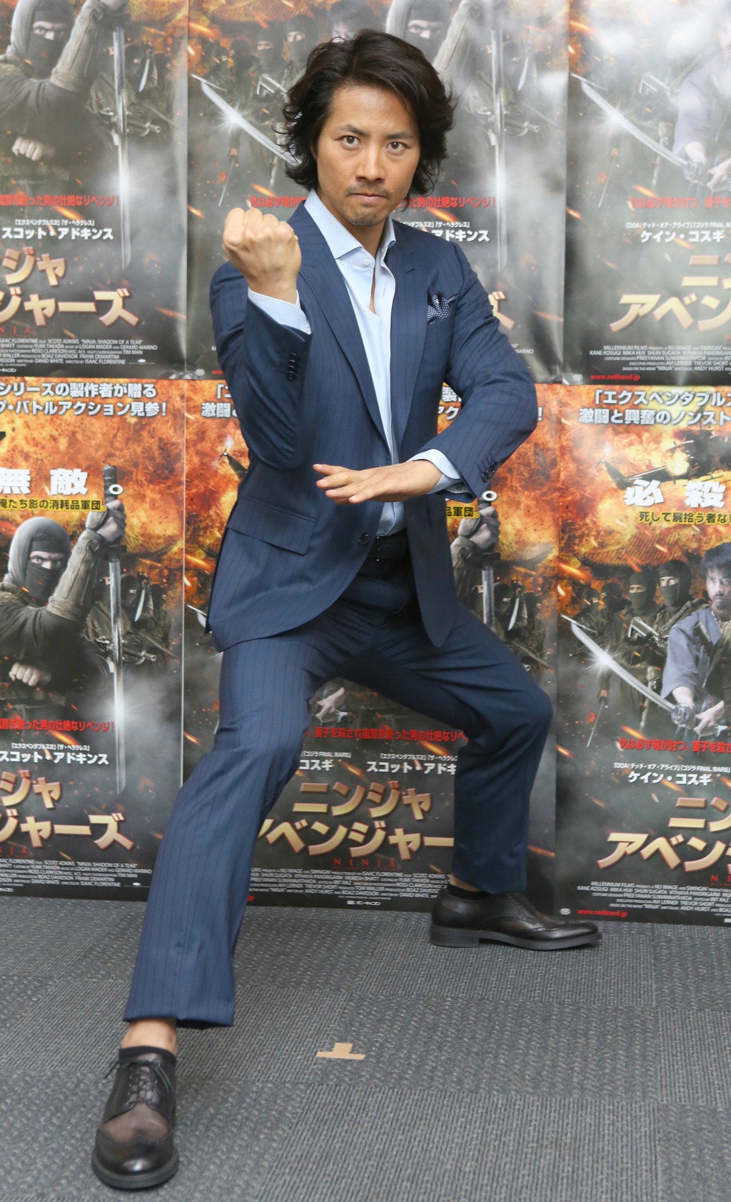 ファンサすげぇ…！ ケイン・コスギが“変身ベルト”を装着→「ホンマに