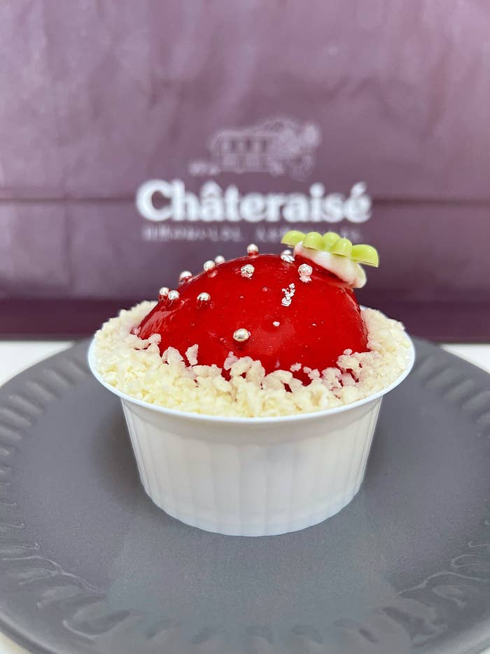 Châteraisé（シャトレーゼ）のオススメのスイーツ「まんまる苺ケーキ」
