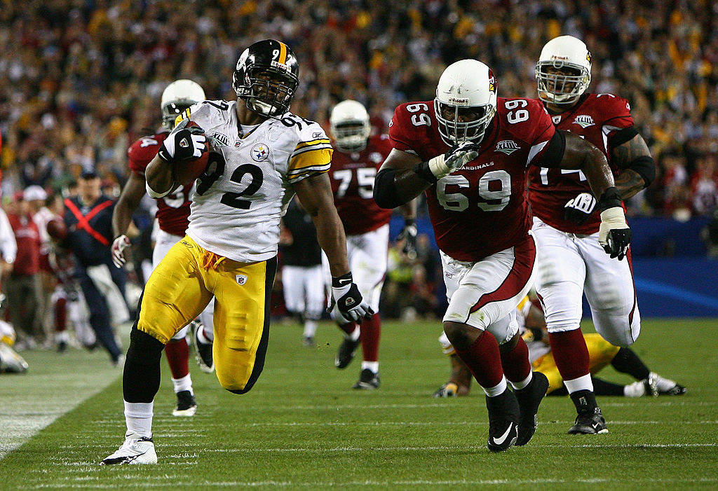 player running for a touchdown