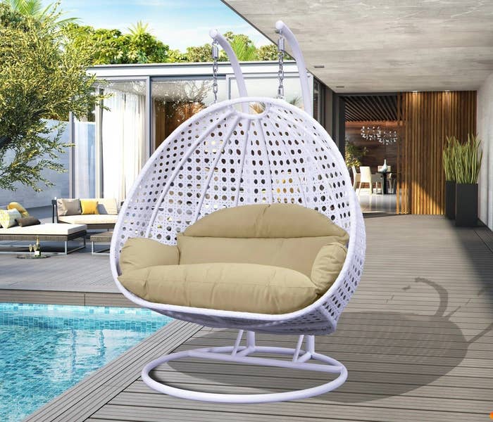 Image of achromatic seat with beige cushion