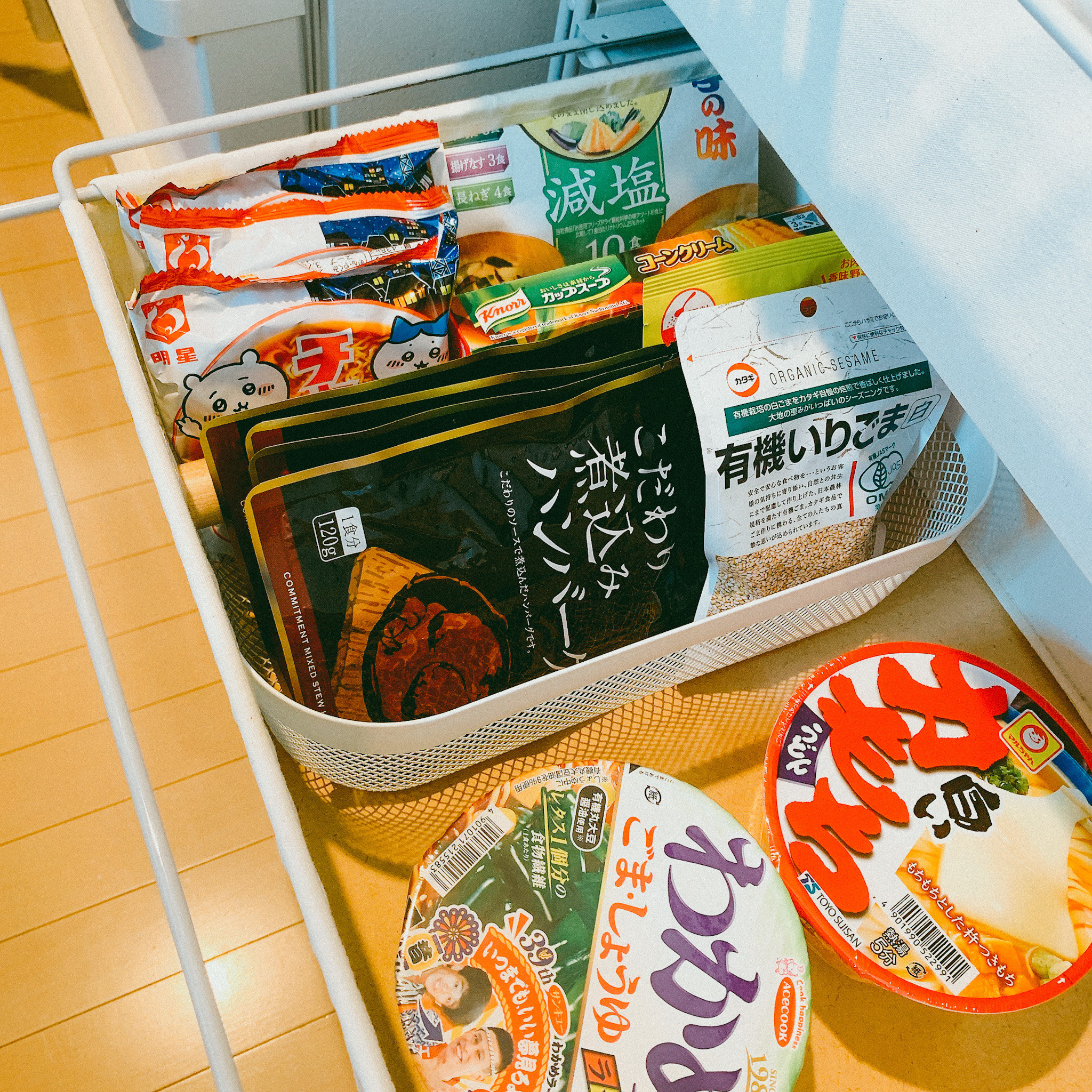 IKEA（イケア）のおすすめの収納アイテム「RISATORP リーサトルプ バスケット 仕切り付き」