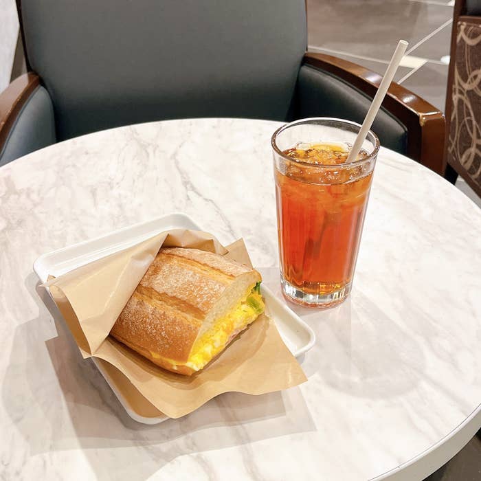 サンマルクカフェのおすすめのメニュー「ホットサンドセット ベーコンエッグ」