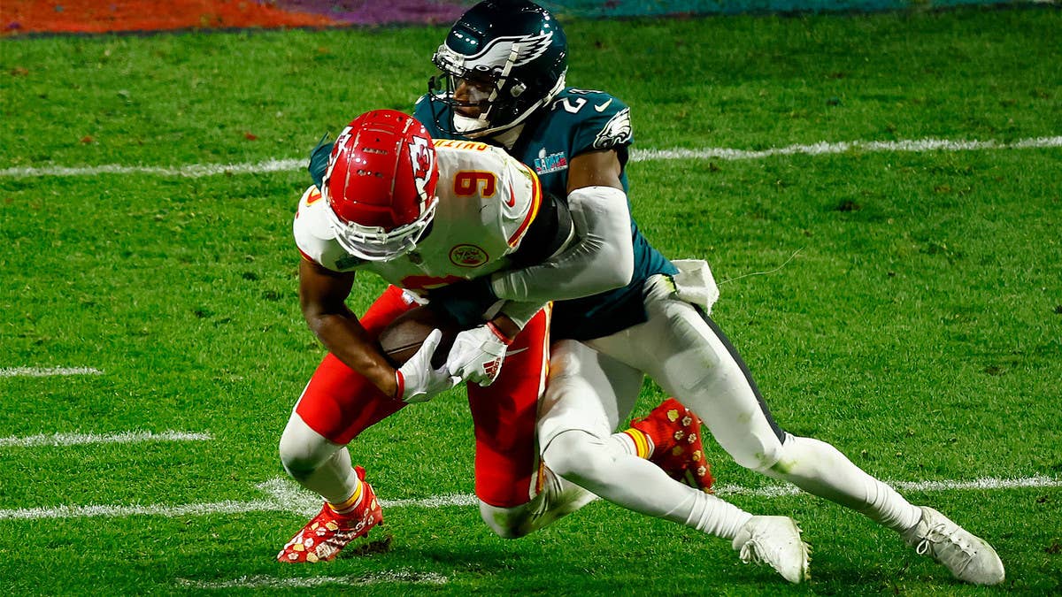 Late in the fourth quarter, officials called Eagles' James Bradberry for holding JuJu Smith-Schuster. Eagles fans aren't happy about the outcome.