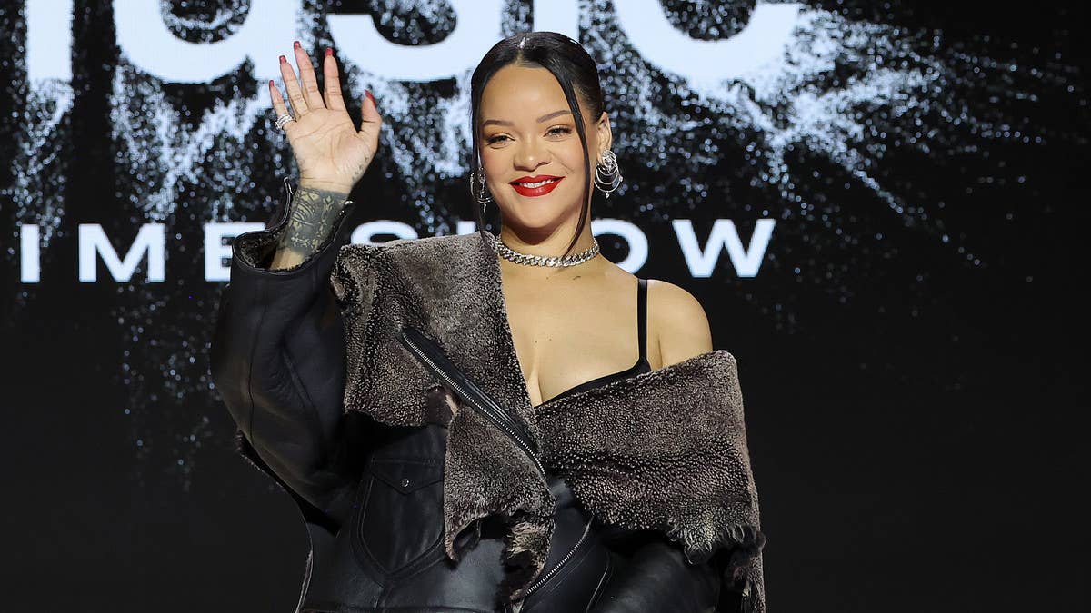 PETA is gifting Rihanna a faux fur coat after the pop star was seen wearing a full-length authentic fur coat while grabbing dinner this week.