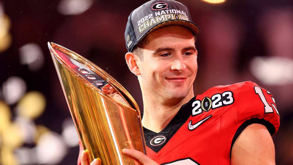 Georgia Bulldogs quarterback Stetson Bennett was arrested on a misdemeanor public intoxication charge in a Dallas suburb early Sunday morning.