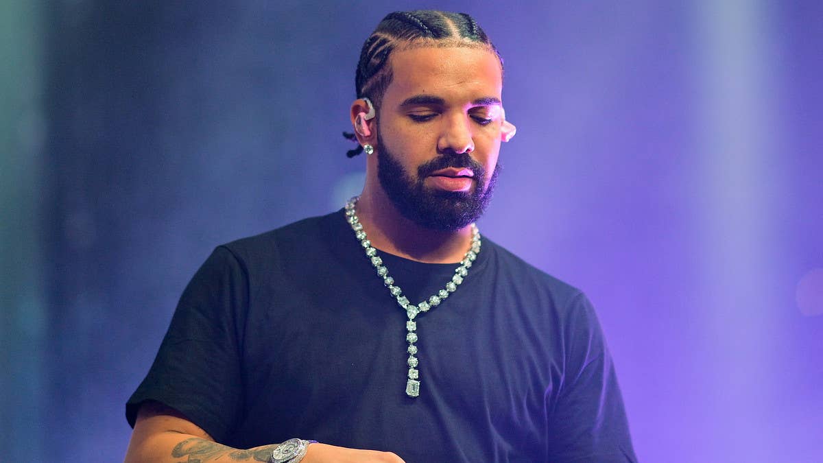 Drake lived lavishly while performing at Harlem’s iconic Apollo Theater, as the Toronto rapper stayed in a 10,000-square-foot, $75,000-a-night hotel suite.