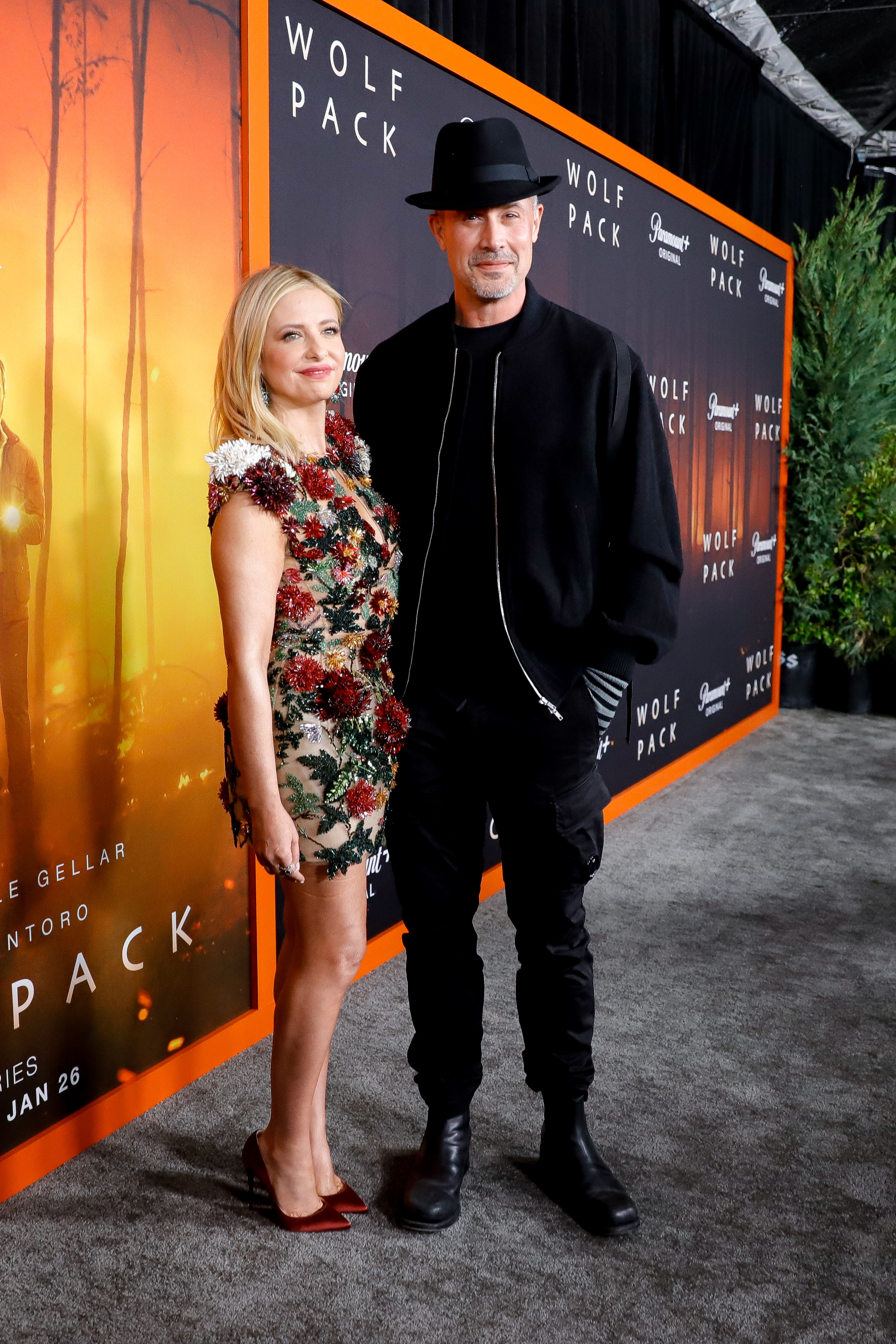 Sarah Michelle Gellar and Freddie Prinze Jr. on the red carpet