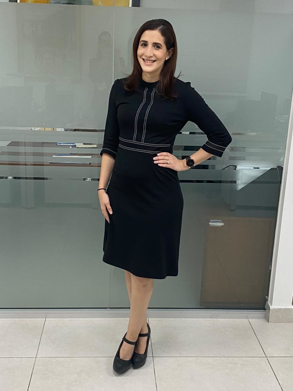 A reviewer wearing a black dress with black shoes