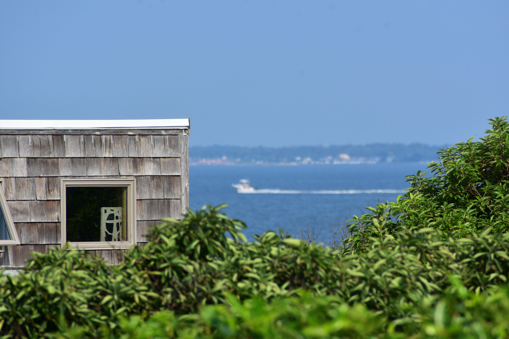 A seaside home and the ocean