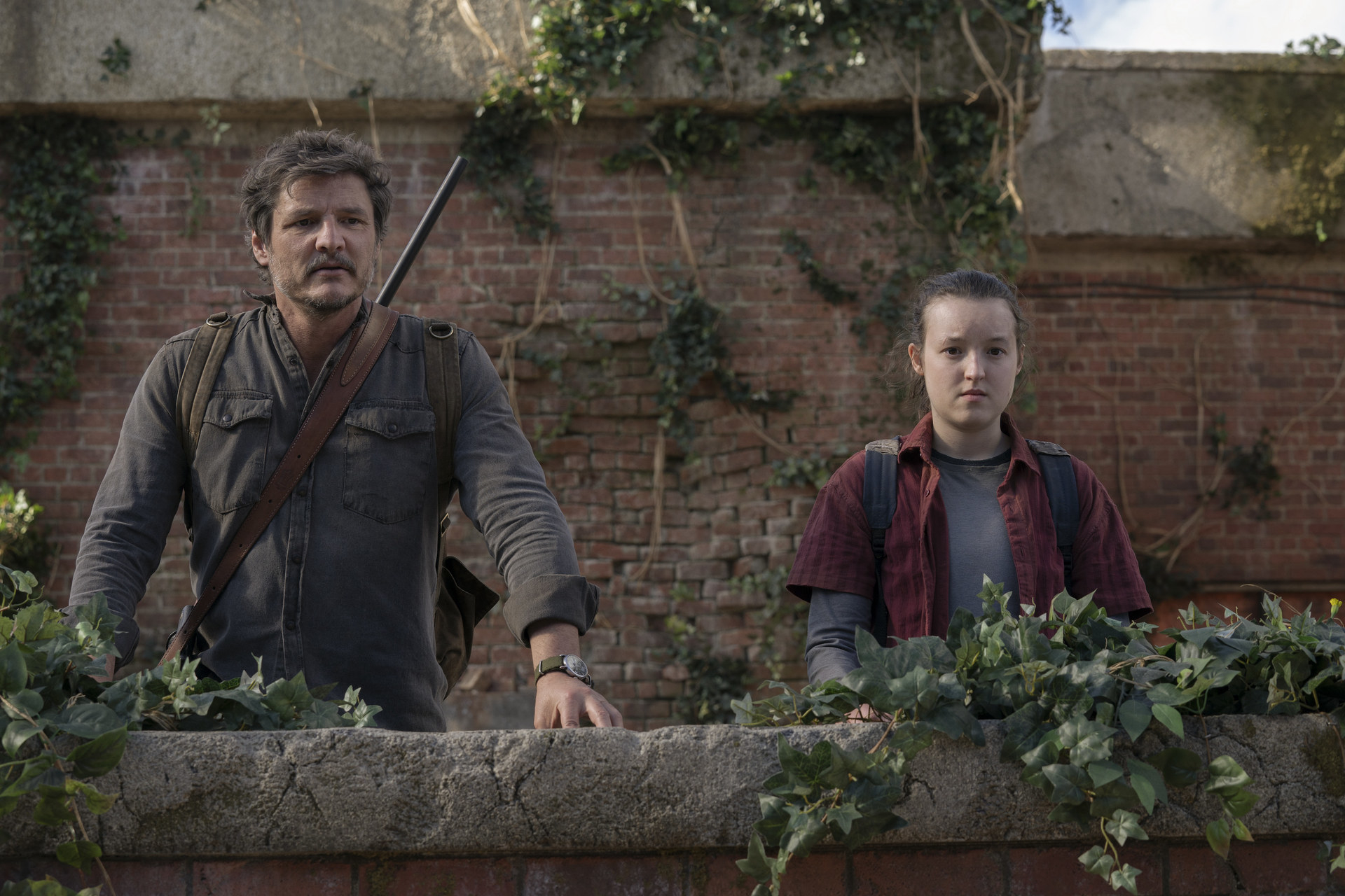 Pedro Pascal Daily on X: pedro pascal with ashley johnson and bella ramsey  on the set of the last of us <3  / X