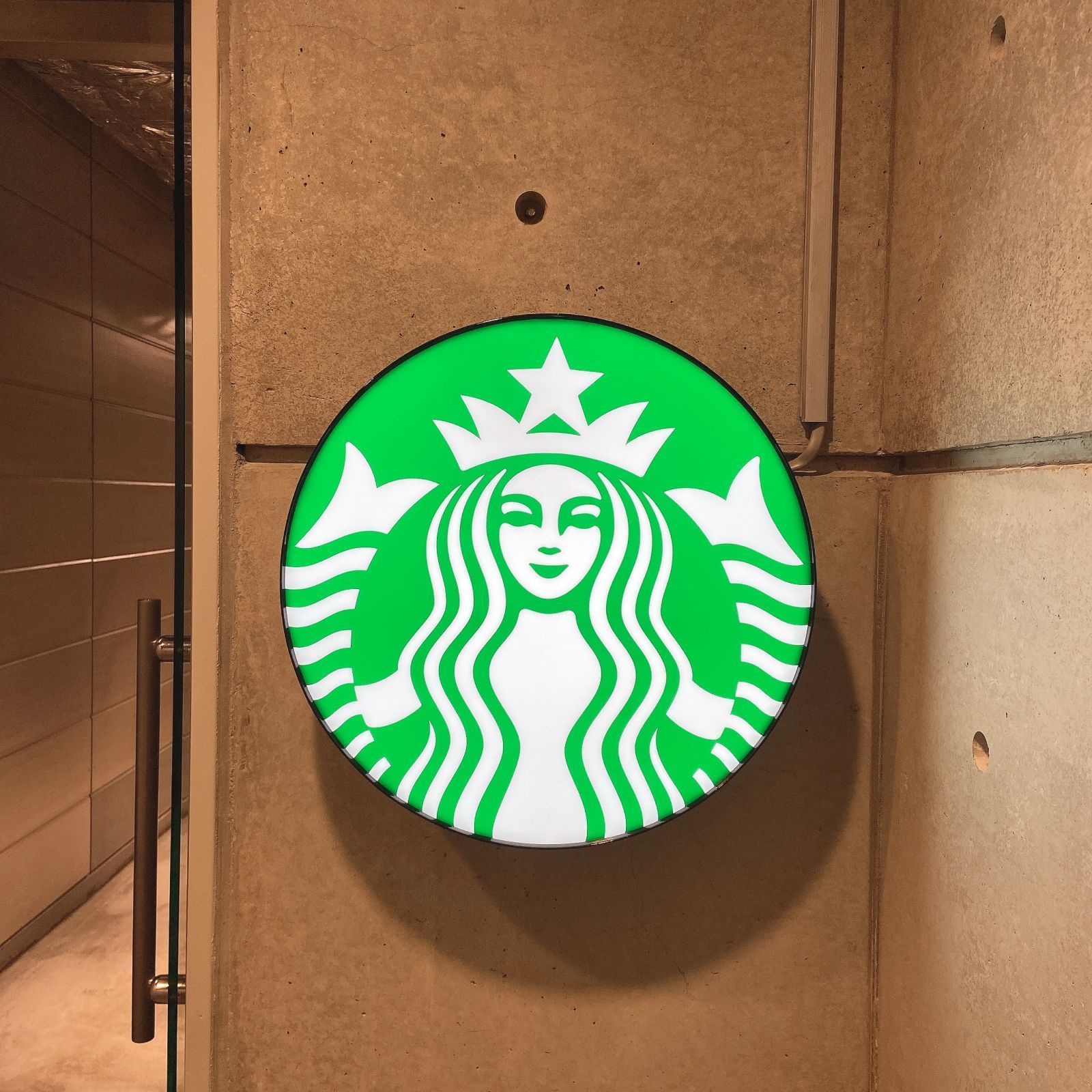 3WAYで使えてめっちゃ万能！【スタバ×人気ブランド】の「コラボ