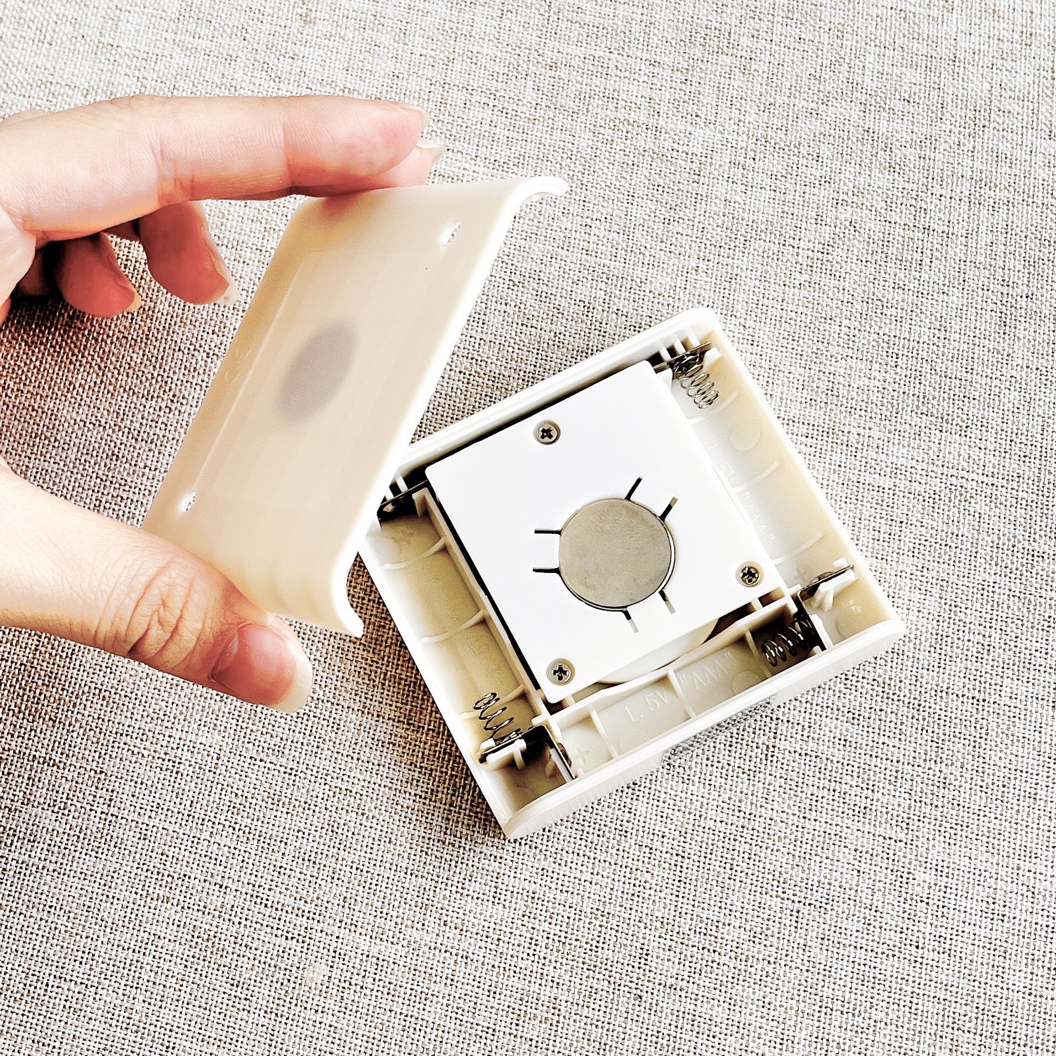 IKEA（イケア）のおすすめの便利アイテム「OLEBY オーレビー ワードローブ照明 センサー付き 2ピース」