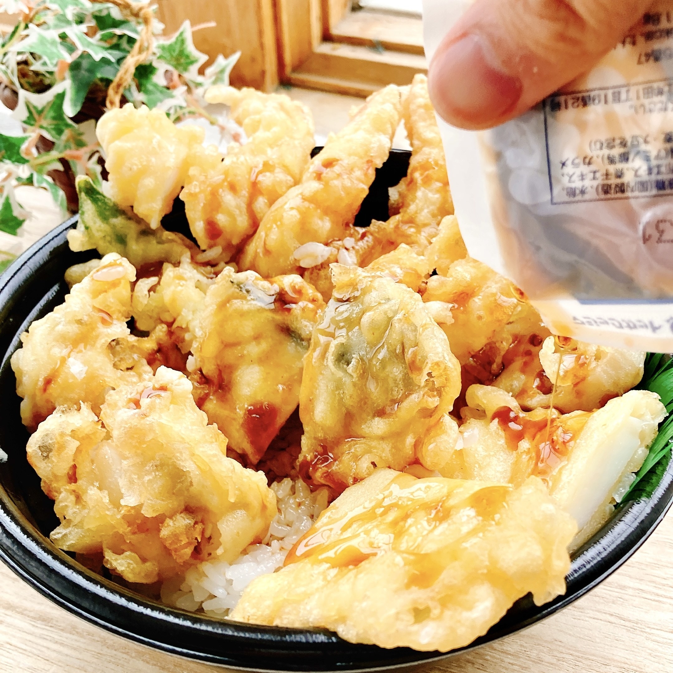 ほっともっとのおすすめメニュー「上・海鮮天丼」