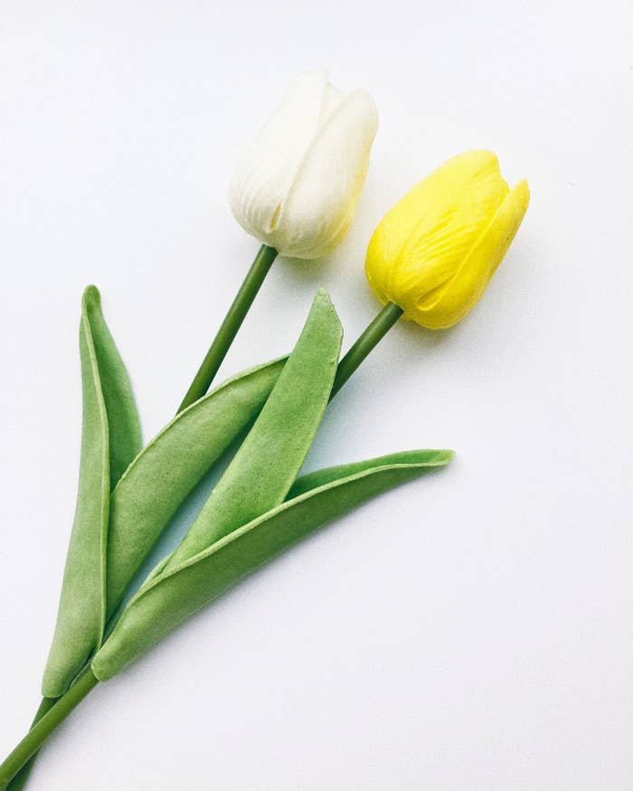 CanDo(キャンドゥ)の高見えインテリア「アートフラワーチューリップ 白・黄色」
