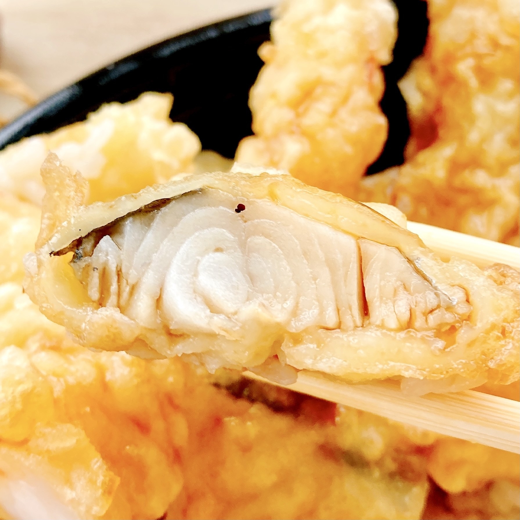 ほっともっとのおすすめメニュー「上・海鮮天丼」
