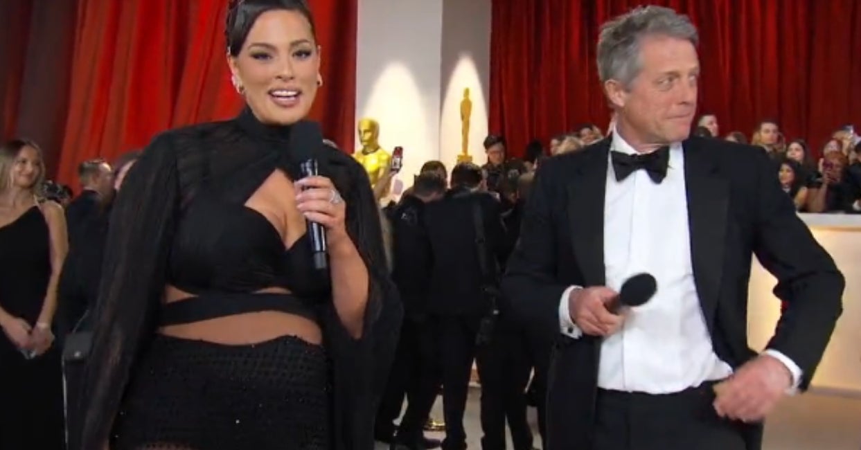 Hugh Grant Was Super Rude To Ashley Graham During The Oscars Pre-Show, And I’m Screaming For Her