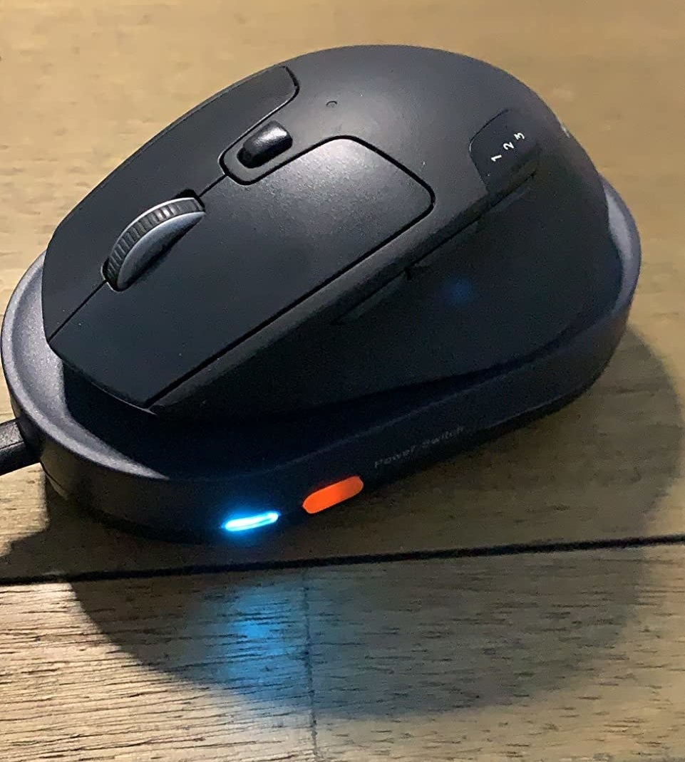 Reviewer&#x27;s mouse on the jiggler with lights on to show it&#x27;s active