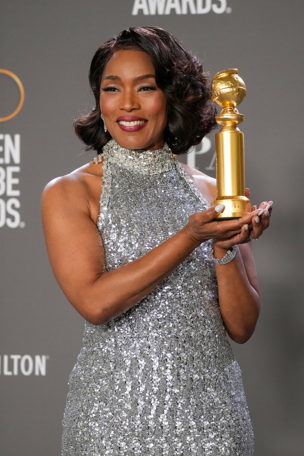 Angela Bassett's Reaction To Losing The Oscar To Jamie Lee Curtis