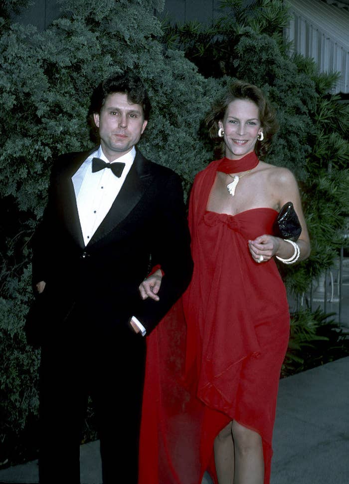 Jamie Lee Curtis arm in arm with her husband, Christopher Guest