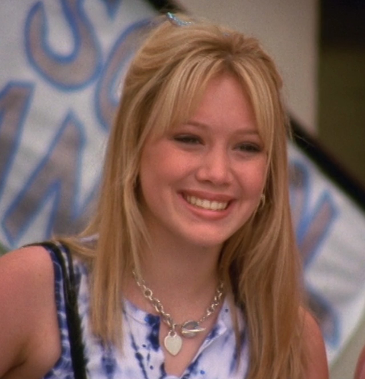 Hilary Duff as Lizzie McGuire smiles at Kate during lunch