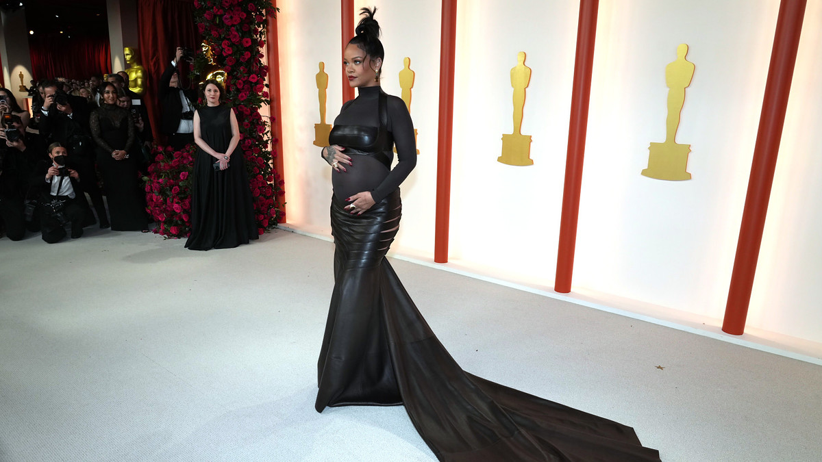 OSCARS 2023: RIHANNA WEARS MAISON MARGIELA ARTISANAL BY JOHN GALLIANO AT  THE OSCARS : TVMusic Network