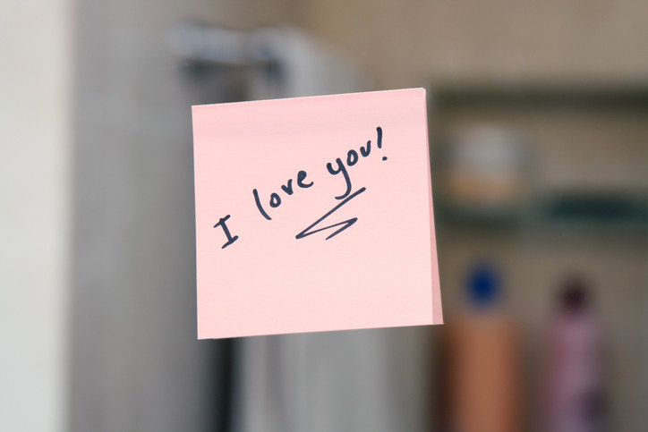 A Post-It saying, &quot;I love you!&quot;