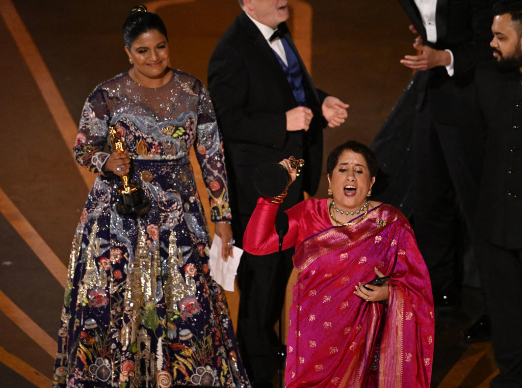 Kartiki Gonsalves and Guneet Monga accept the Oscar for Best Short Subject Documentary