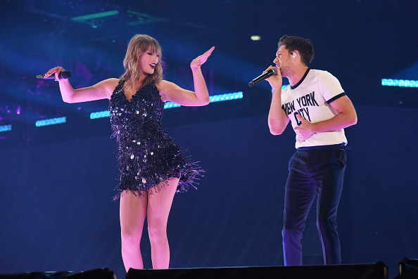 Taylor Swift performing on stage with Niall Horan