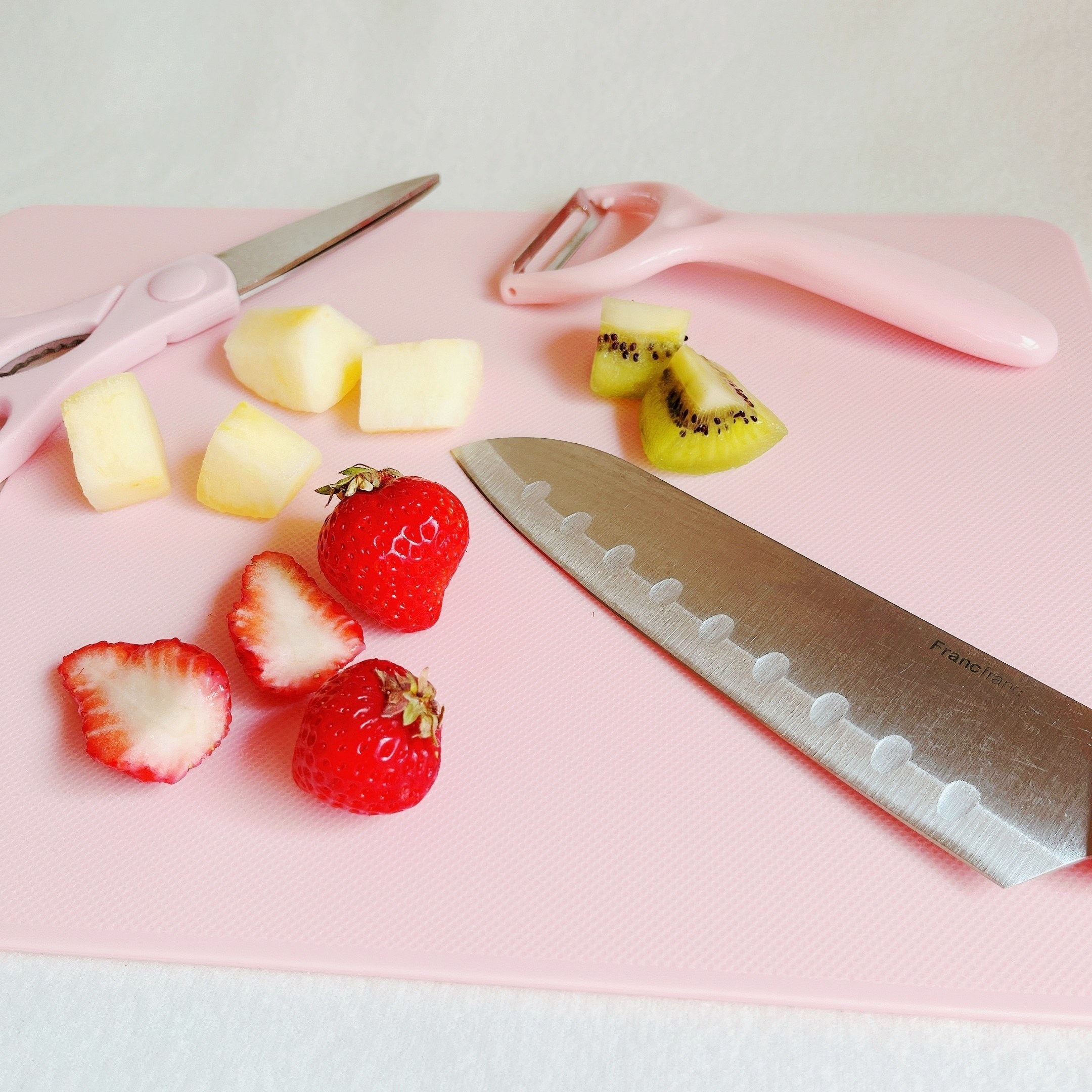 Francfranc（フランフラン）のオススメのキッチングッズ「カッティングセット （4点セット） ピンク」