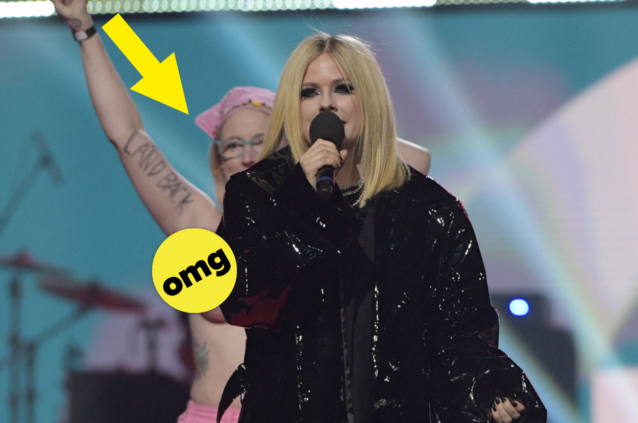 A Video Of Avril Lavigne Cussing Out A Streaker Is Going Viral