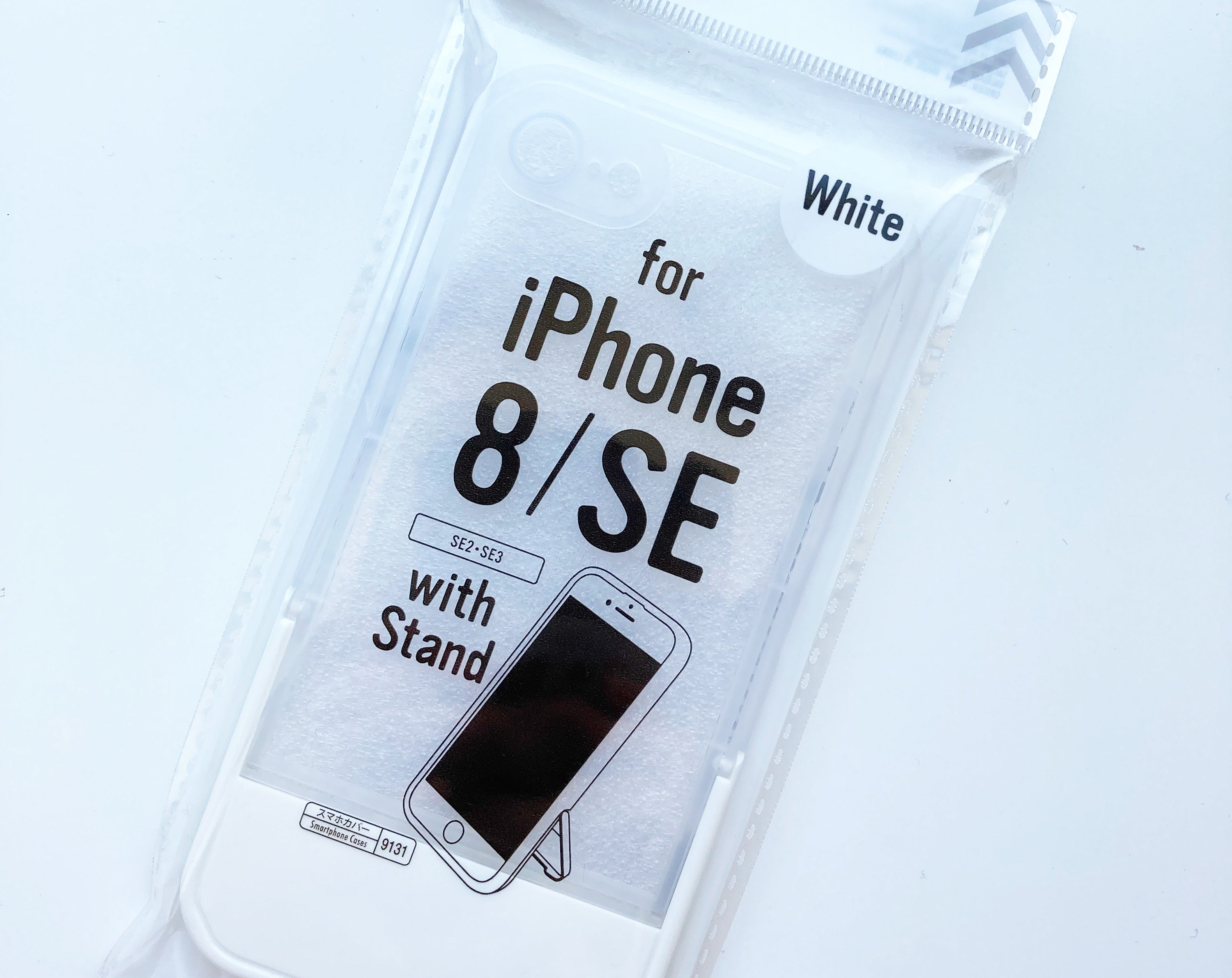 DAISO(ダイソー)の便利なスマホケース「スタンド付スマホケース(SE3、ホワイト)」