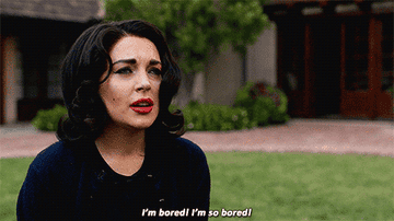 GIF of Lindsay Lohan as Elizabeth Taylor saying &quot;I&#x27;m bored, I&#x27;m so bored&quot;