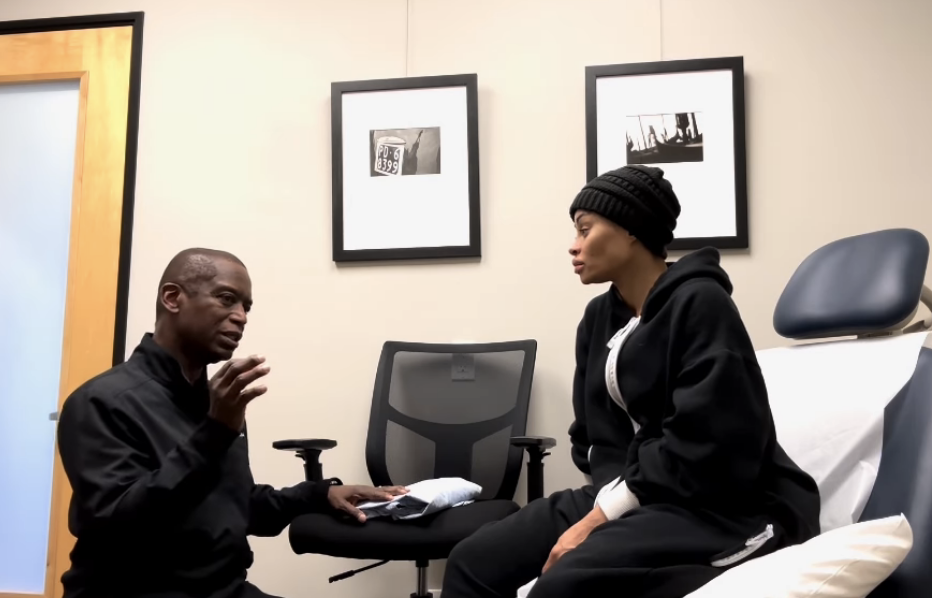 Blac Chyna speaking with her doctor