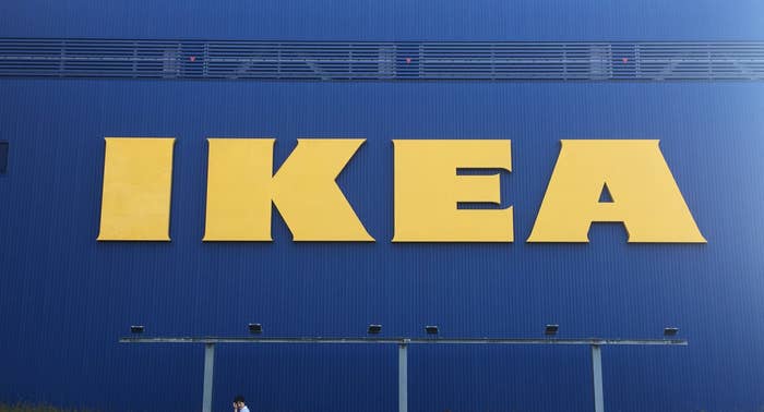 IKEA(イケア)の看板