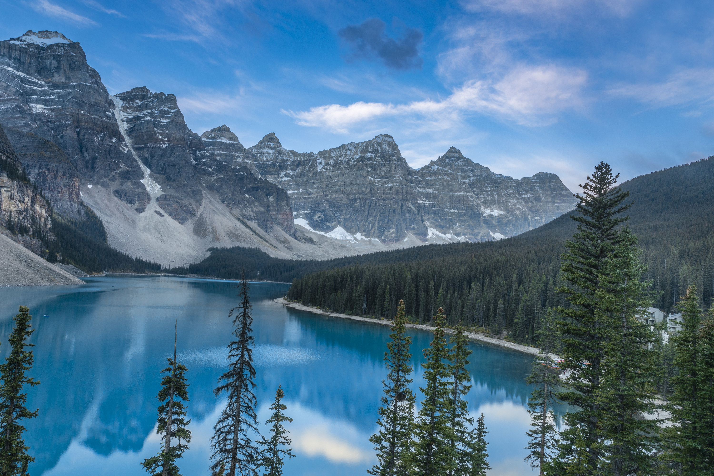 Morning view of Moraine Lake in Canada&#x27;s Banff National Park