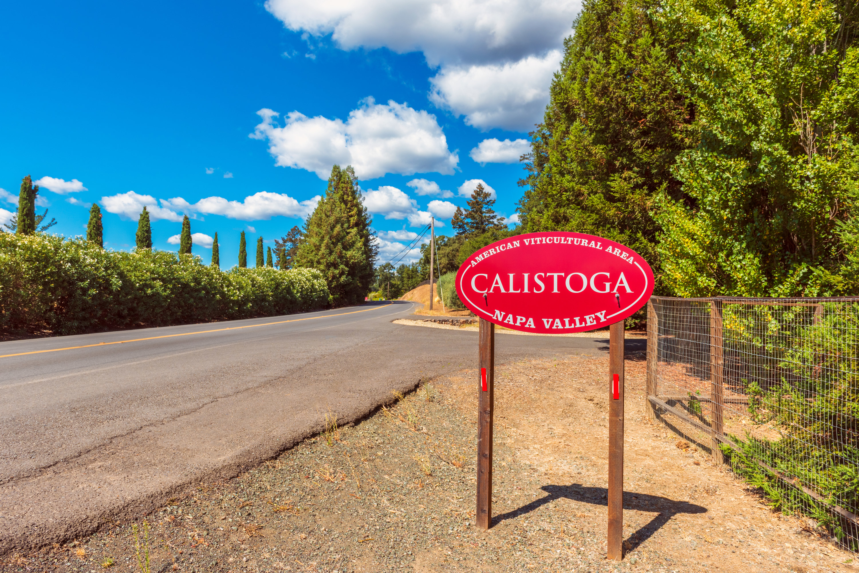 A sign that says &quot;Calistoga Napa Valley&quot; on a road