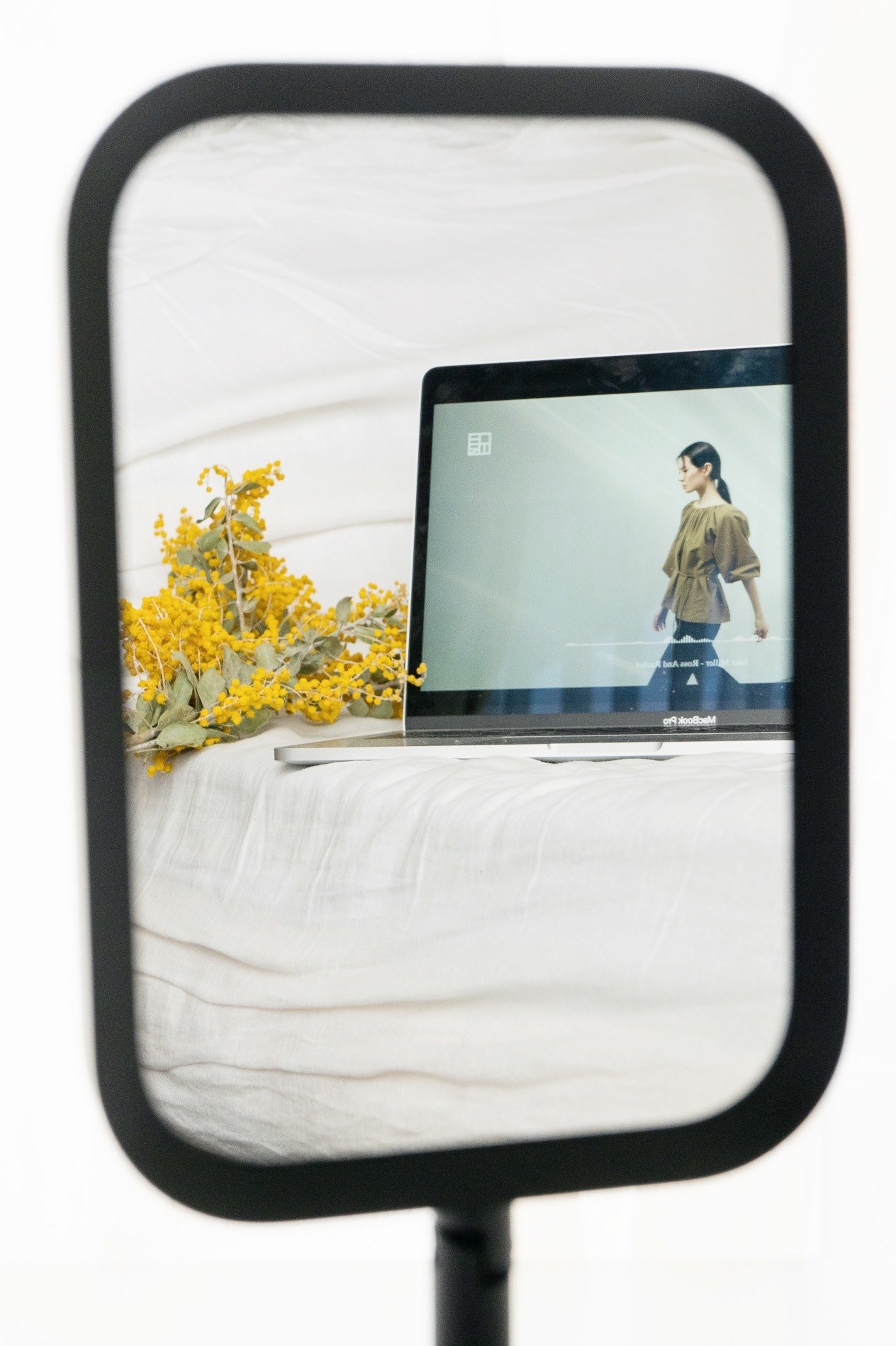 IKEAのオススメインテリア「LINDBYN リンドビーン テーブルミラー」