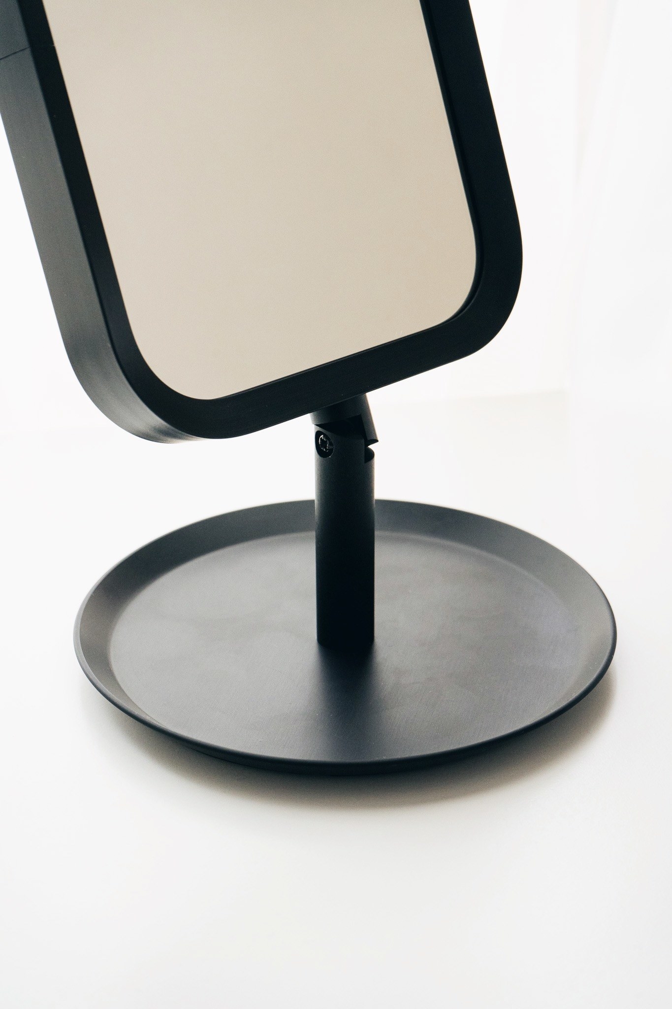 IKEAのオススメインテリア「LINDBYN リンドビーン テーブルミラー」