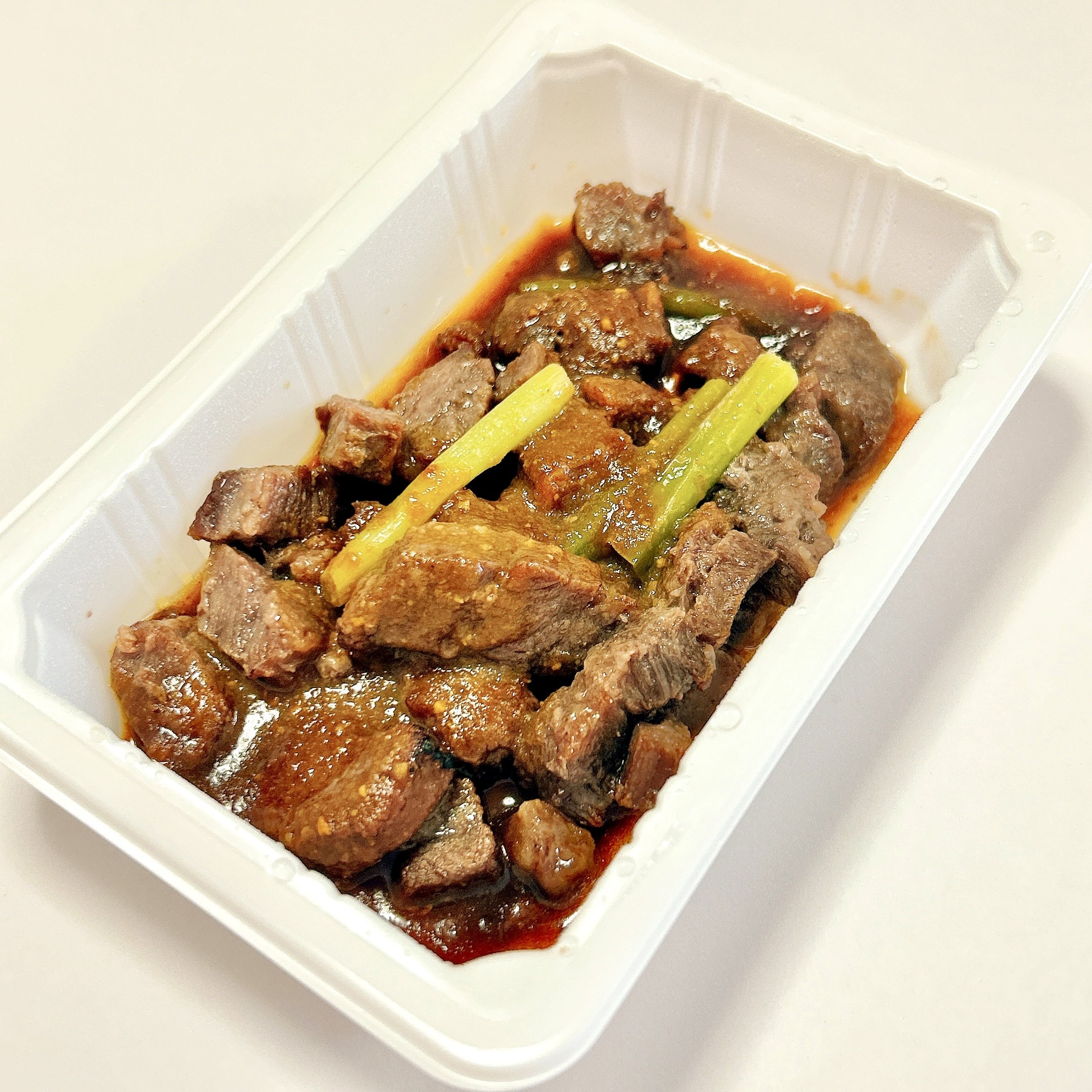 LAWSON(ローソン)のオススメの冷凍食品「直火焼き牛ハラミ角切 にんにくダレ」