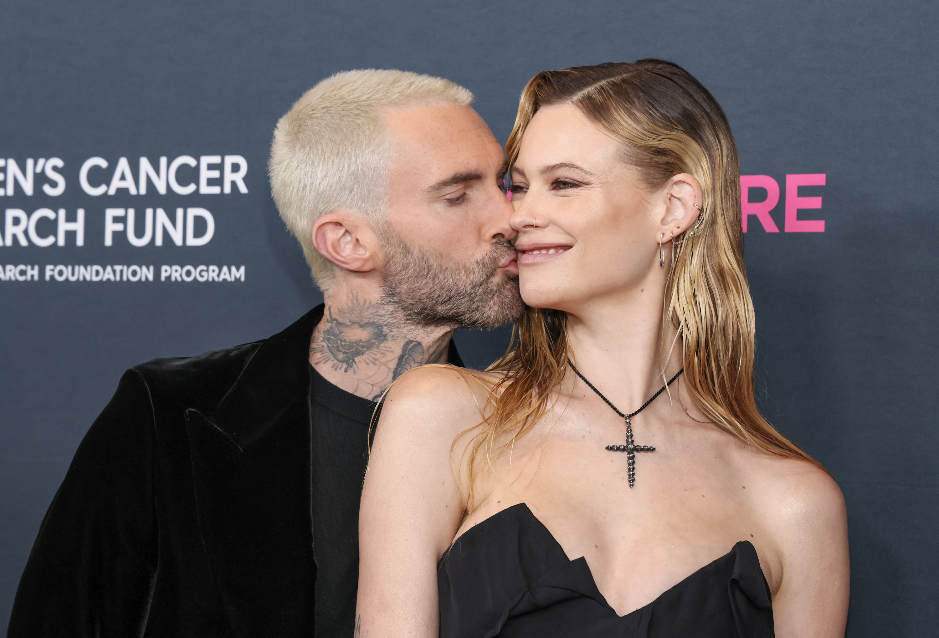 Adam kissing Behati&#x27;s cheek