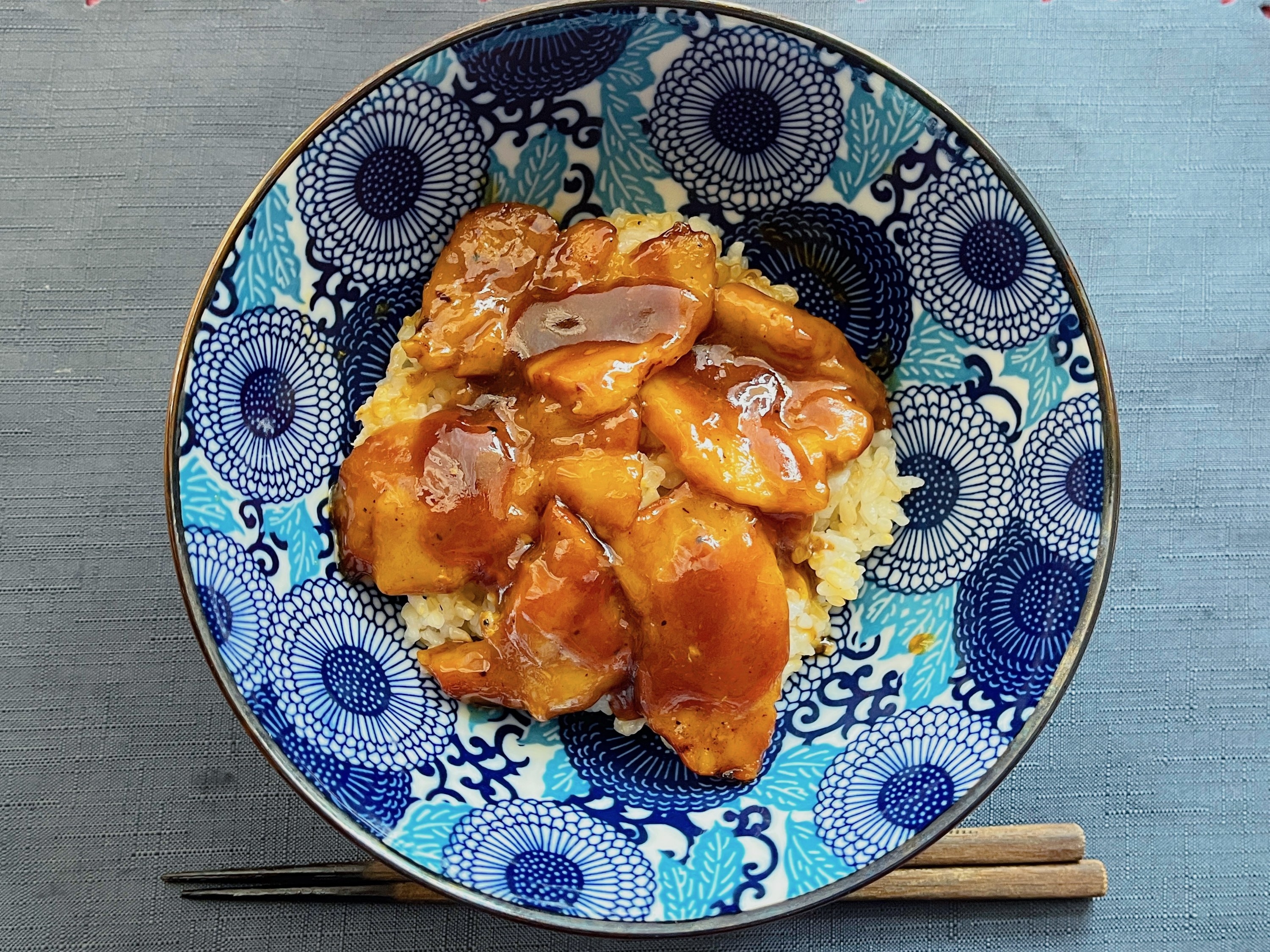 LAWSON(ローソン)のオススメのチルド惣菜「ご飯に合う 炭火焼き豚丼の具」