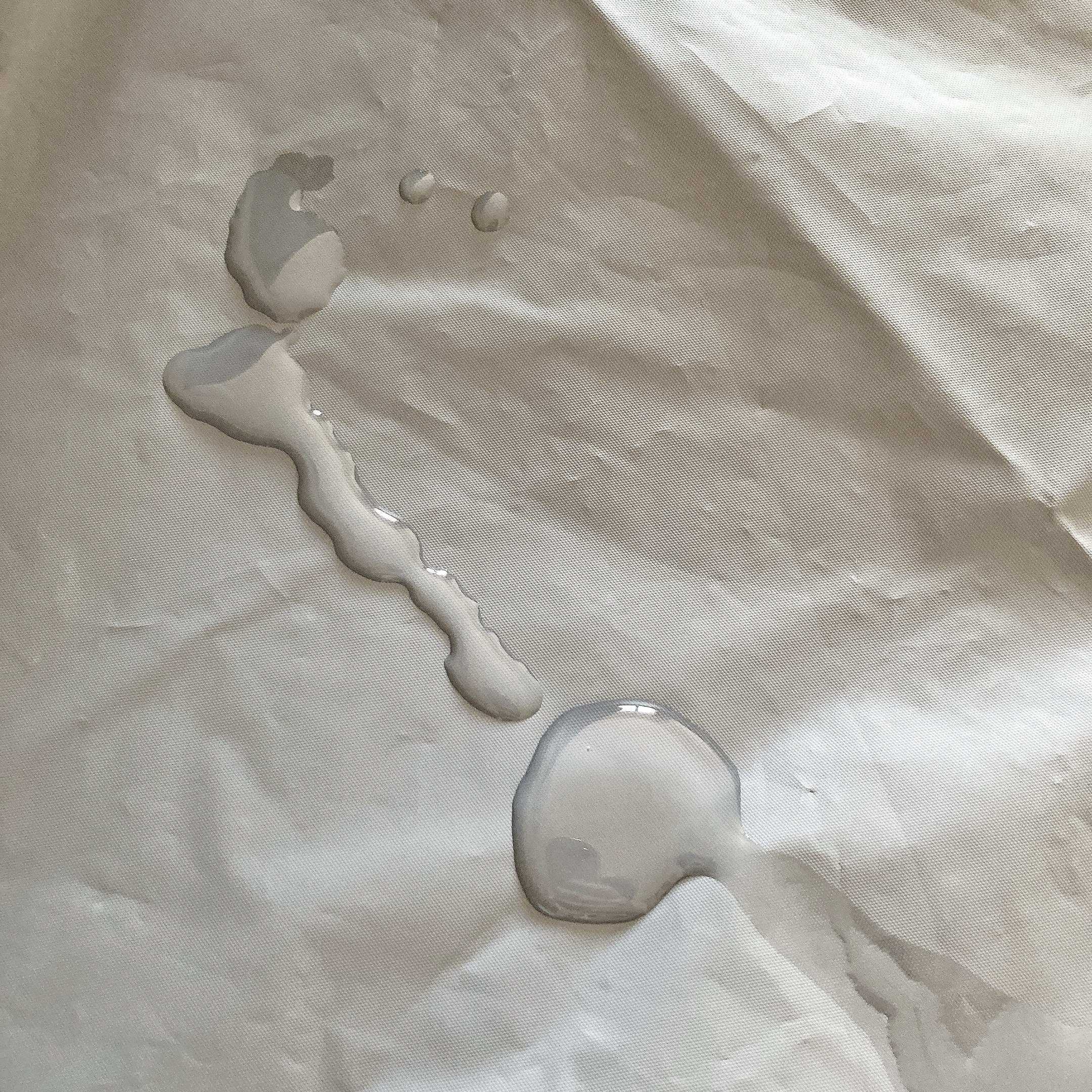 3COINS（スリーコインズ）のオススメのレイングッズ「バイカラーレインポンチョ」