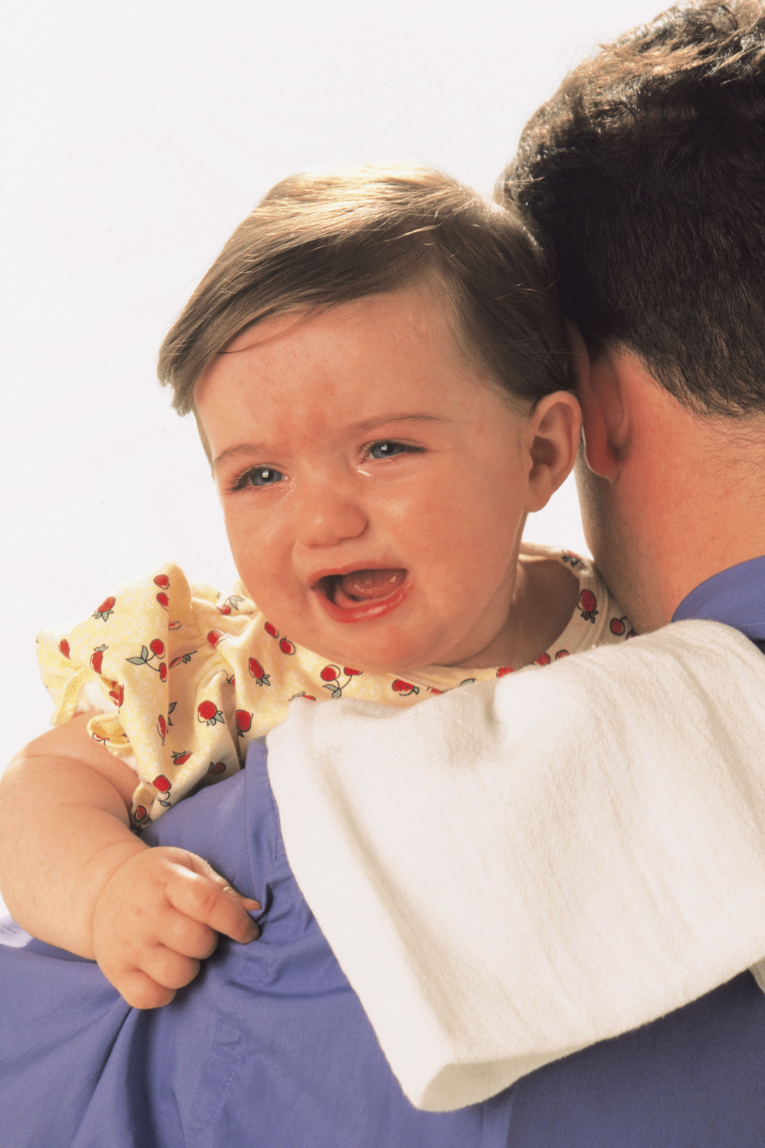 baby crying on dad&#x27;s shoulder