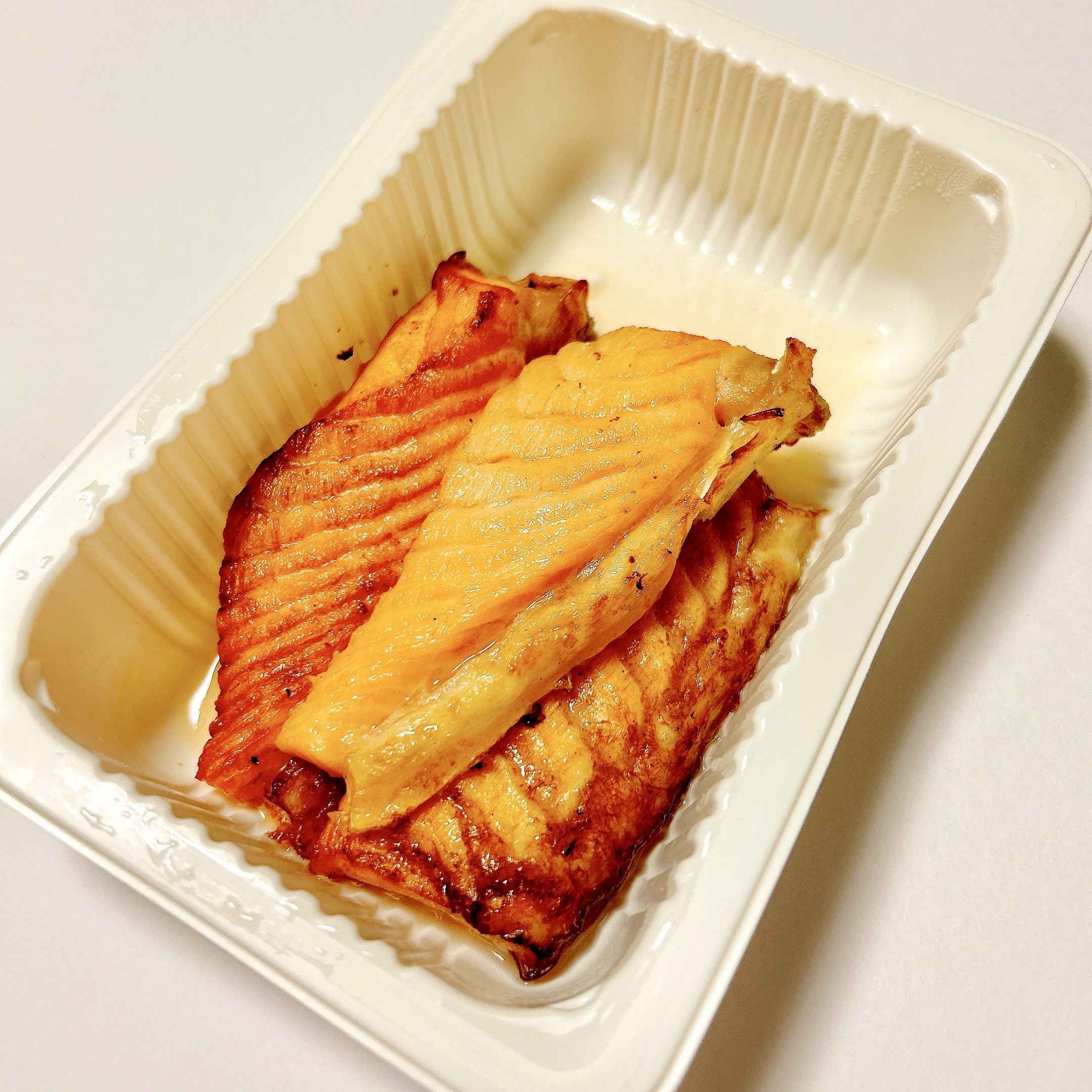 セブン‐イレブンのオススメの冷凍食品「7プレミアム 鮭ハラス焼」