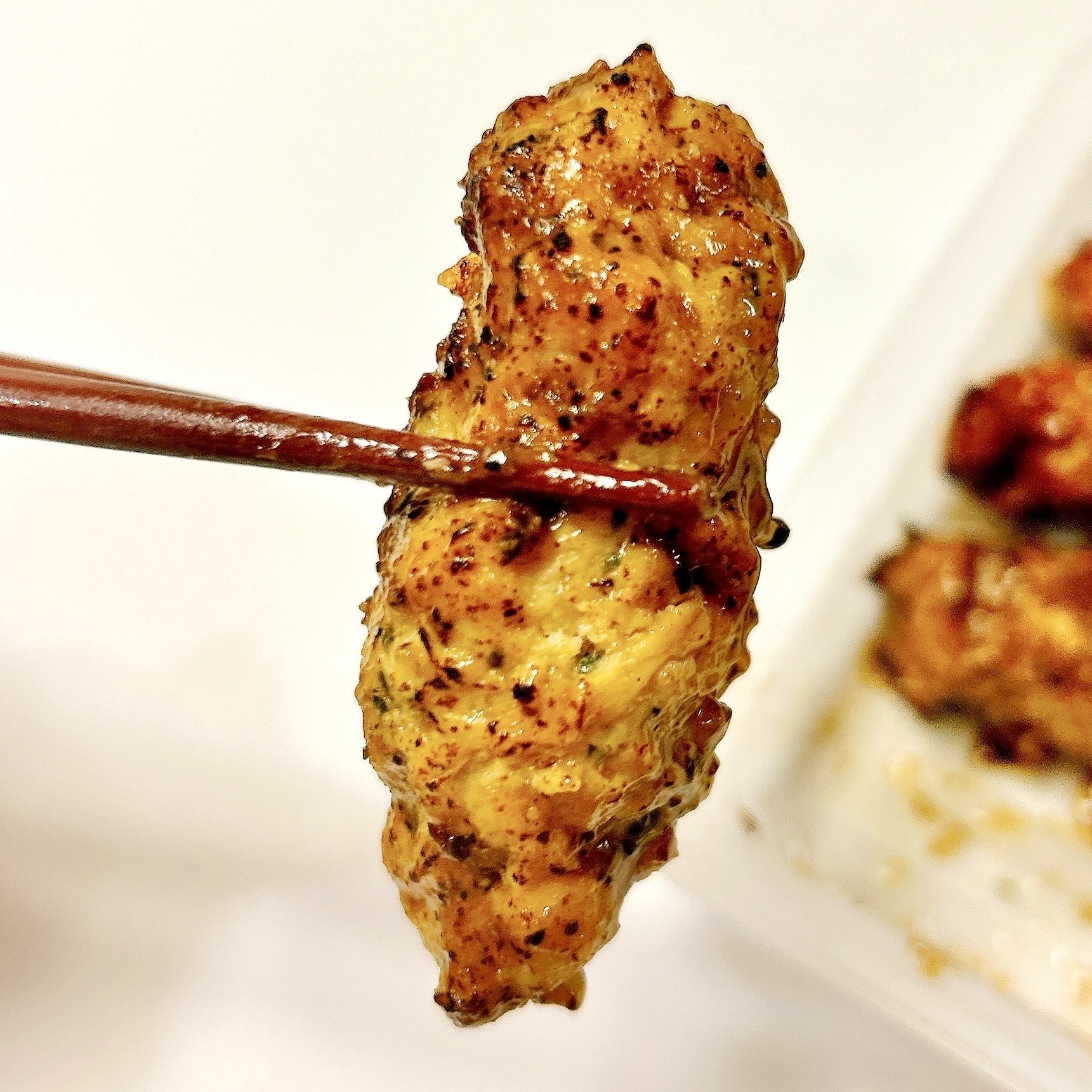 LAWSON(ローソン)のオススメの冷凍食品「コリコリなんこつ!2種の直火焼鶏つくね(たれ・塩)」