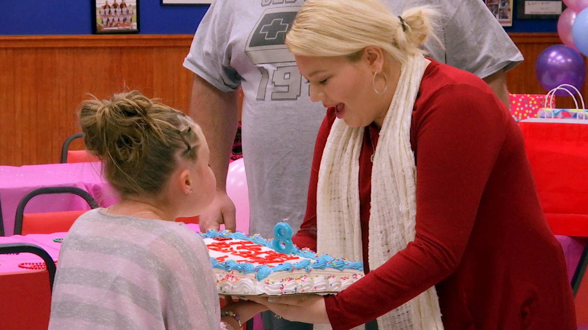 Leah Shirley and  Amber Portwood celebrating a birthday with cake